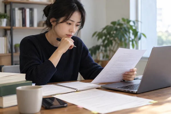문맥과 표현이 원문과 같은 방향인지 살펴보세요 관련 AI 생성 예시 이미지